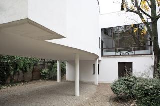 extérieur, façade courbe de la villa Jeanneret à Paris