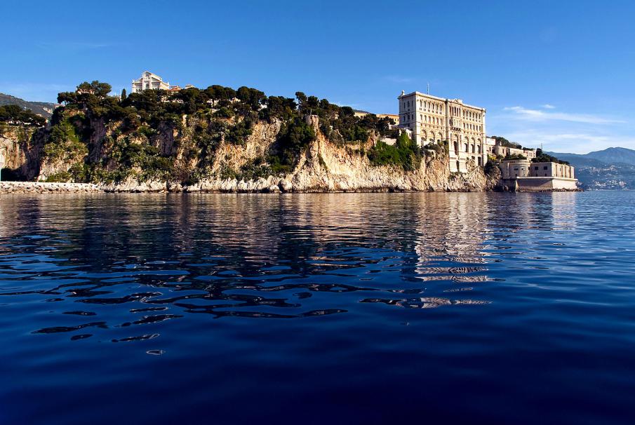 Visiter le Musée océanographique de Monaco Batiment du musée océanographique de Monaco ancré sur le mythique Rocher