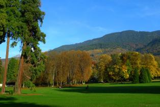 golf d'Uriage entre les massifs des Chartreuses  et des Écrins