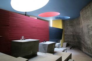 intérieur de la chapelle du couvent Sainte-Marie de la Tourette à Eveux