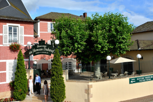 Entrée de l'œnoparc Hameau Dubœuf en Beaujolais