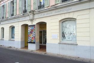 Façade du musée Peynet à Antibes