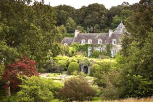 Jardins de Kerdalo autour d'un manoir en bretagne