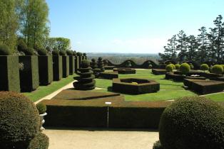Jardins en terrasse du Château de la Ballue