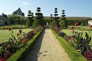 jardinsà la française du château de Pizay