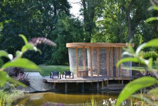 cabane sur l'eau dans les jardins du temps à  Illzach